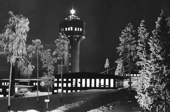 Kaivosalue iltavalaistuksessa
